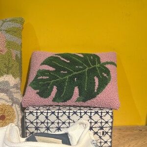 🌼 Pink & Green - Monstera Leaves Pillow 🍃